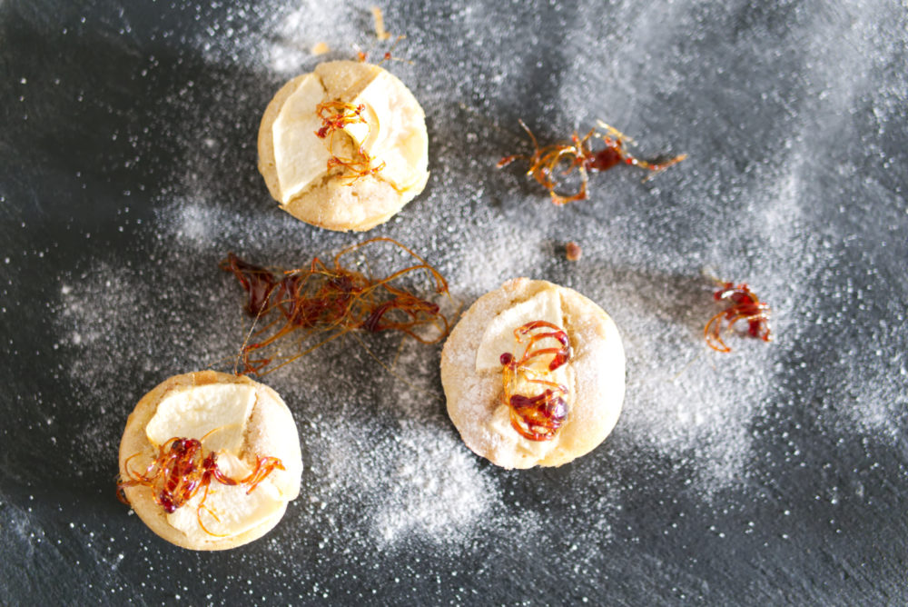 Panama Quadrat: Winterliche Apfel-Zimt-Cupcakes mit Puderzucker Panama Quadrat: Winterliche Apfel-Zimt-Cupcakes mit Puderzucker