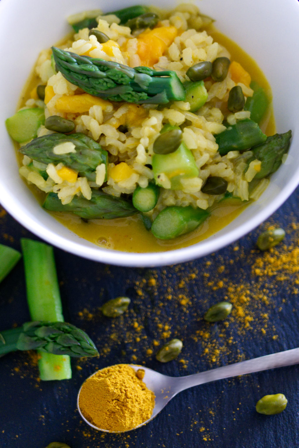 Panama Quadrat: Curry-Risotto mit Mango und grünem Spargel