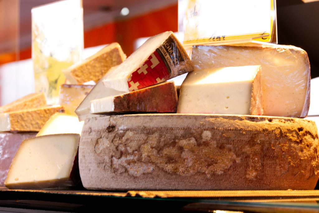Panama Quadrat: Wochenmarkt – Käse von der Käsetüte.