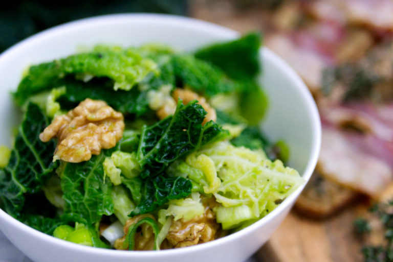 Wirsingsalat mit Walnüssen und Speckbrot | Panama Quadrat