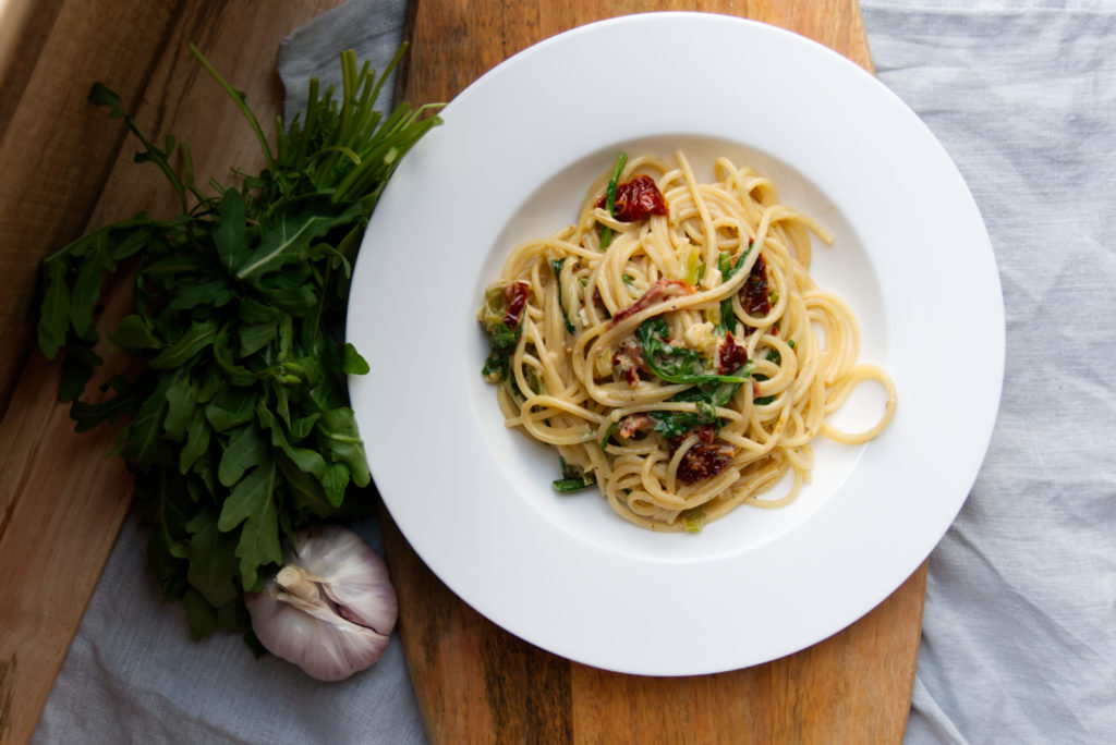 Spaghetti mit getrockneten Tomaten und Rucola | Rezept | Panama Quadrat